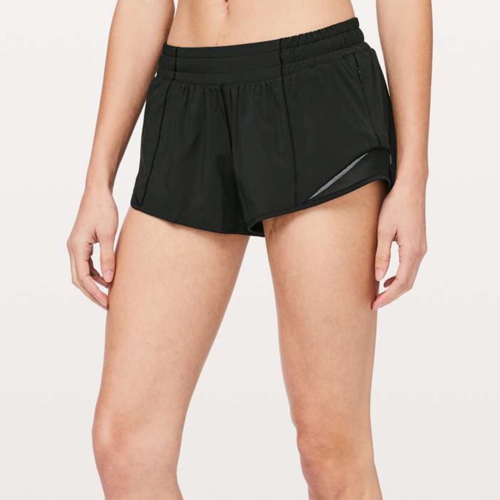 Lululemon Hotty Hot LR shorts 2.5 Size 2
